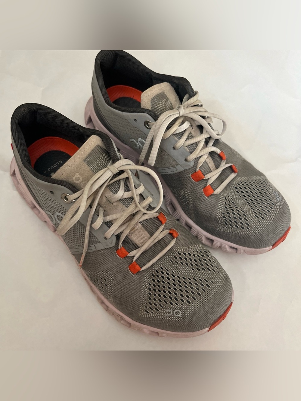 ON Cloud Women’s Athletic Shoes Size 7
